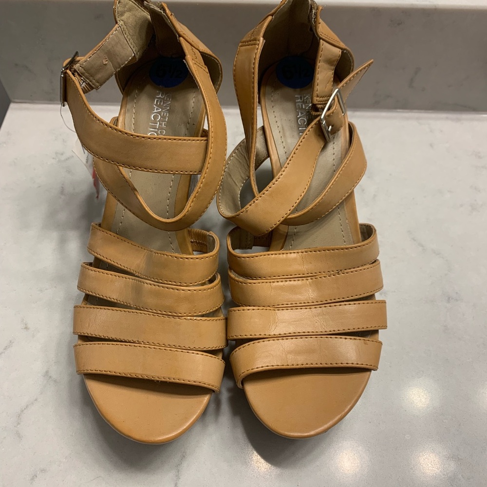 NWT, no box Kenneth Cole Reaction Doll Master wedge tan/animal print size 6.5